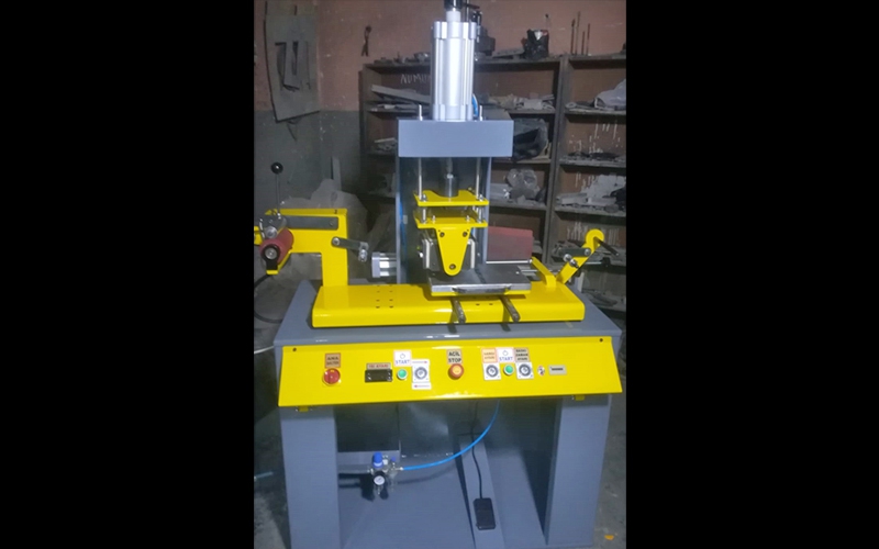 Araç Plakalarına Yaldız Baskı Makinası